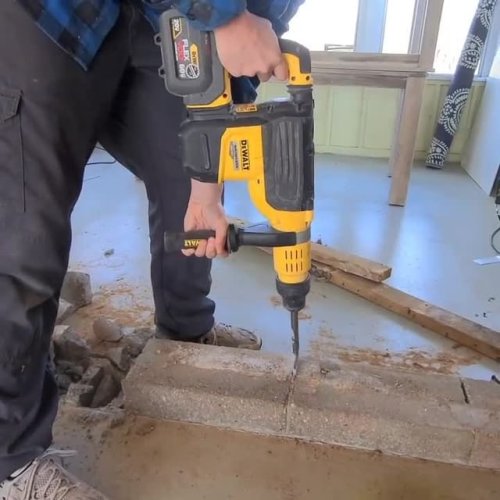 Video post from dewalttough.