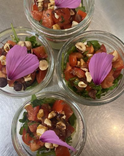 Carousel post from miditreizepontarlier.