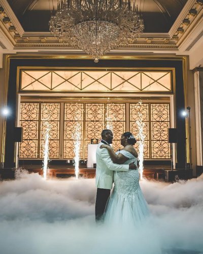 Carousel post from thecurvybridenj.