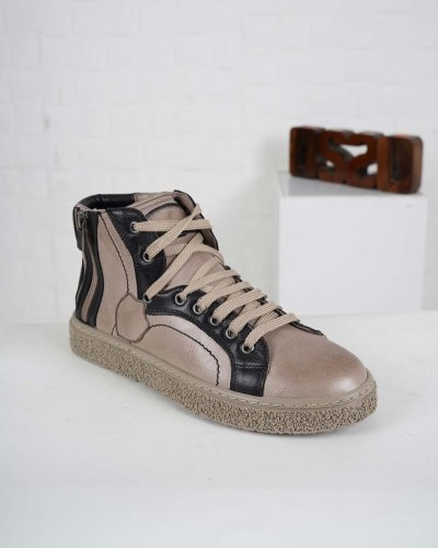 Carousel post from ossoshoes.
