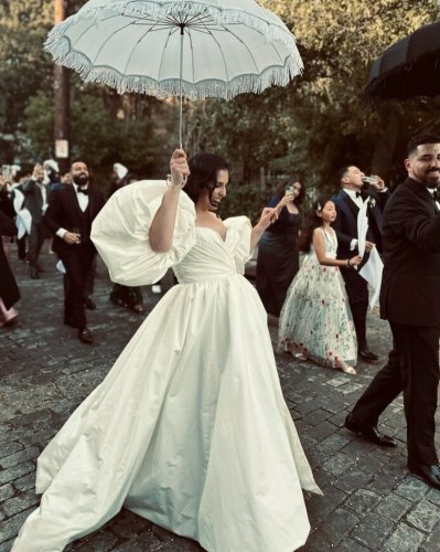 Carousel post from jolibride.