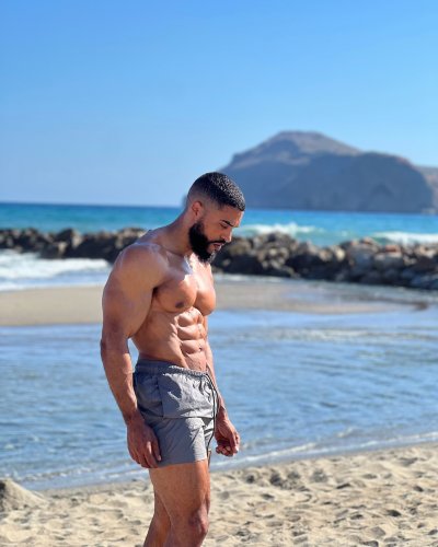 Carousel post from ph_gains.
