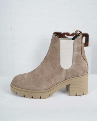 Carousel post from ossoshoes.
