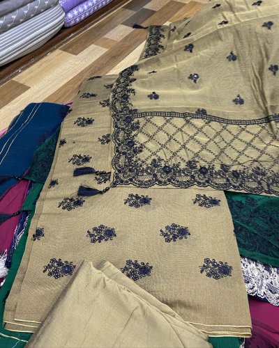 Carousel post from akbar_fabrics_.