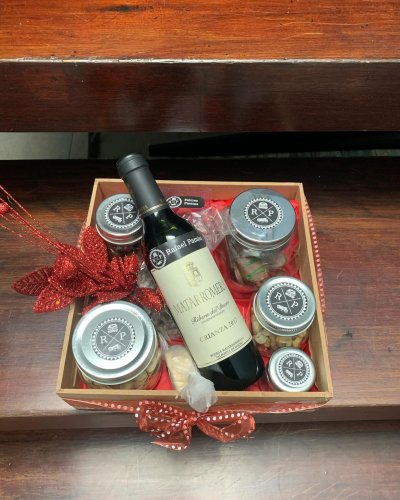 Carousel post from la_gifteria.