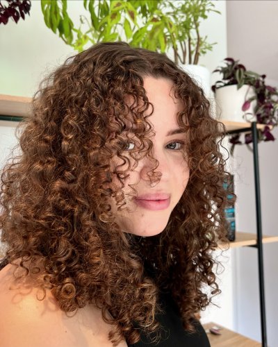 Carousel post from trindadehairstylist.