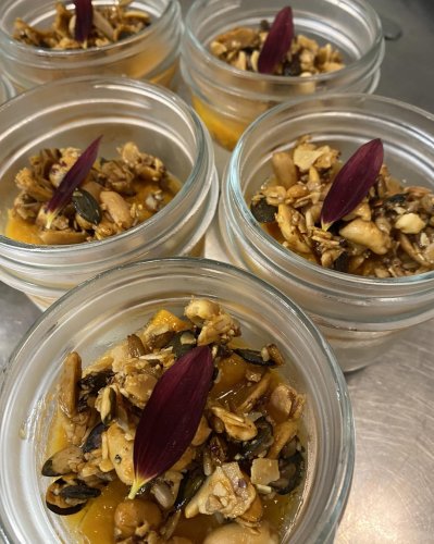 Carousel post from miditreizepontarlier.