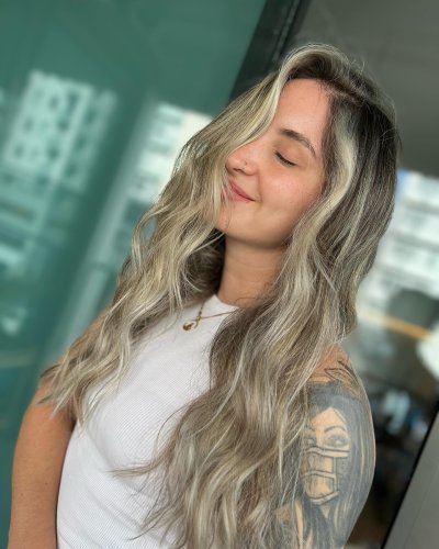 Carousel post from trindadehairstylist.