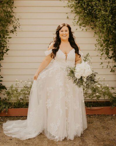 Carousel post from thecurvybridenj.