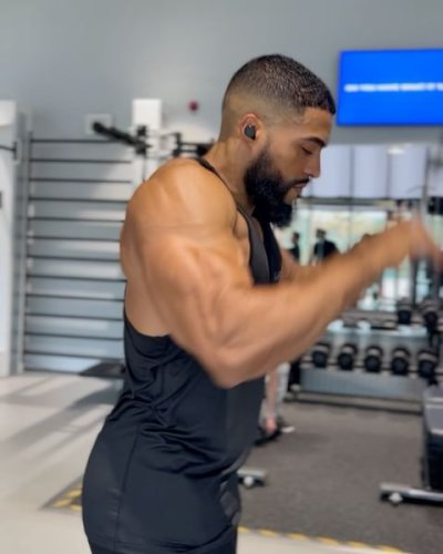 Carousel post from ph_gains.