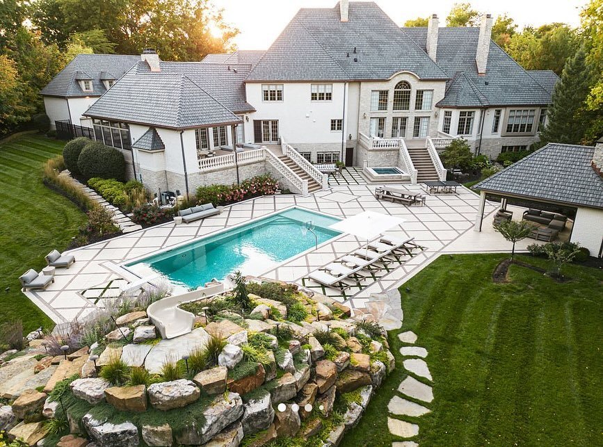 Carousel post from techobloc.