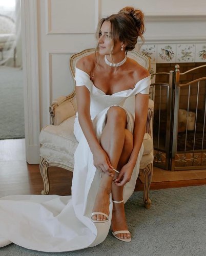 Carousel post from jolibride.