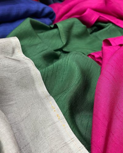 Carousel post from akbar_fabrics_.