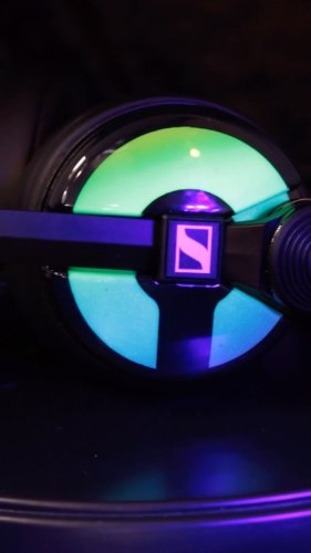 Video post from customcans_headphones.