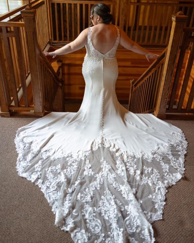 Carousel post from thecurvybridenj.