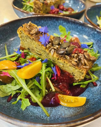 Carousel post from miditreizepontarlier.