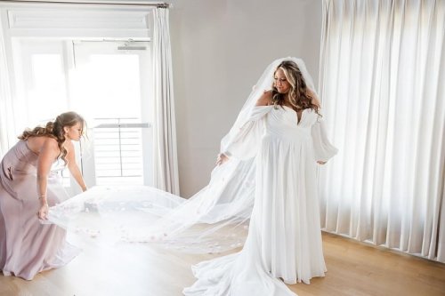 Carousel post from thecurvybridenj.