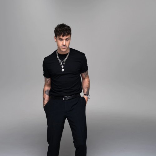 Carousel post from sevenmusic.