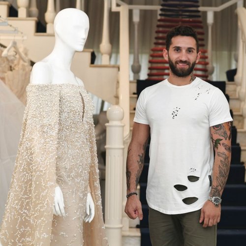 Carousel post from jolibride.