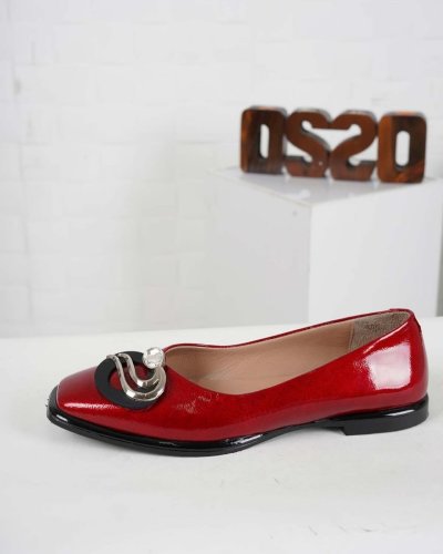 Carousel post from ossoshoes.