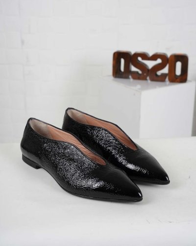 Carousel post from ossoshoes.