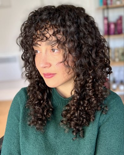 Carousel post from trindadehairstylist.