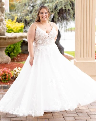 Carousel post from thecurvybridenj.