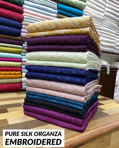 Carousel post from akbar_fabrics_.