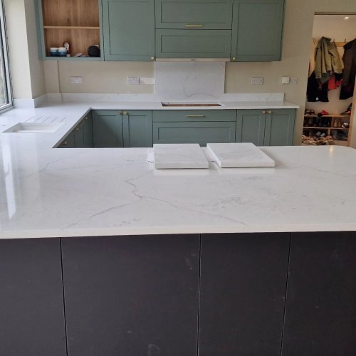 Carousel post from ellocoworktops.