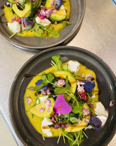 Carousel post from miditreizepontarlier.