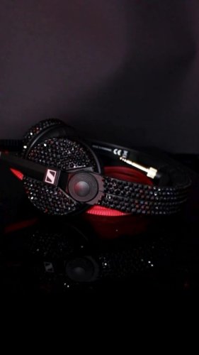 Video post from customcans_headphones.