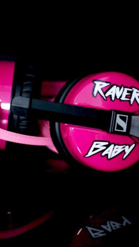 Video post from customcans_headphones.