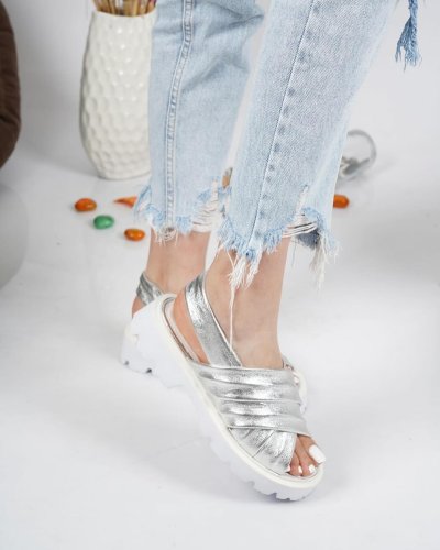 Carousel post from ossoshoes.