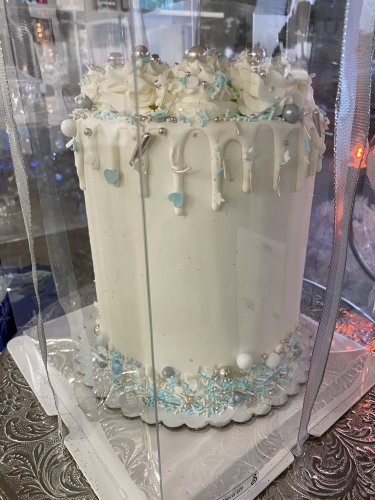 Carousel post from marquettescakestudio.