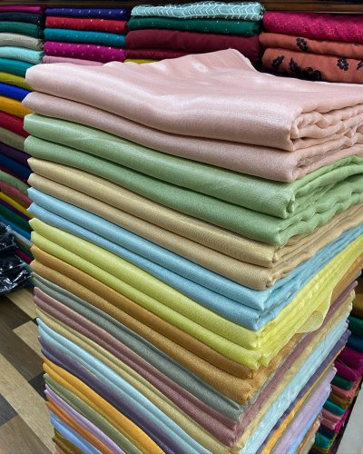 Carousel post from akbar_fabrics_.