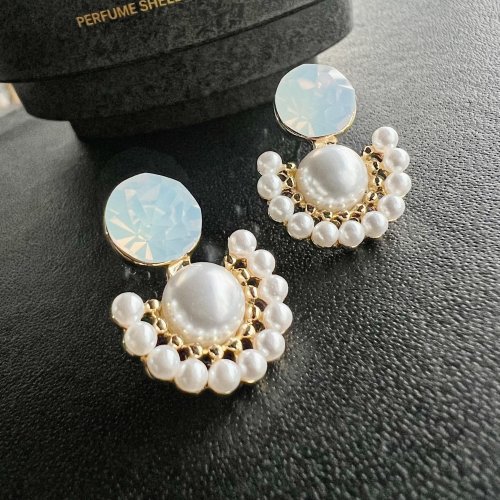 Carousel post from blingtw.