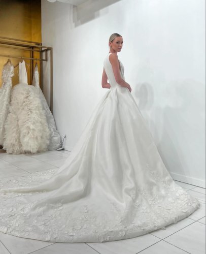 Carousel post from jolibride.