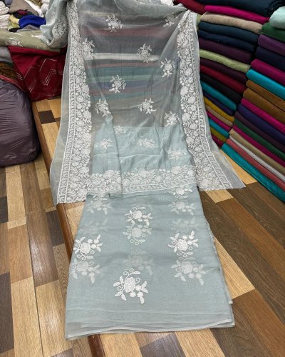 Carousel post from akbar_fabrics_.