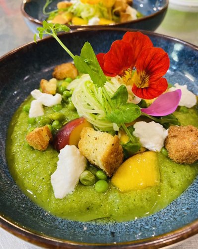 Carousel post from miditreizepontarlier.