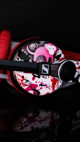 Video post from customcans_headphones.