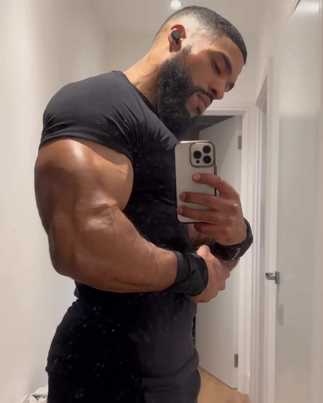 Carousel post from ph_gains.