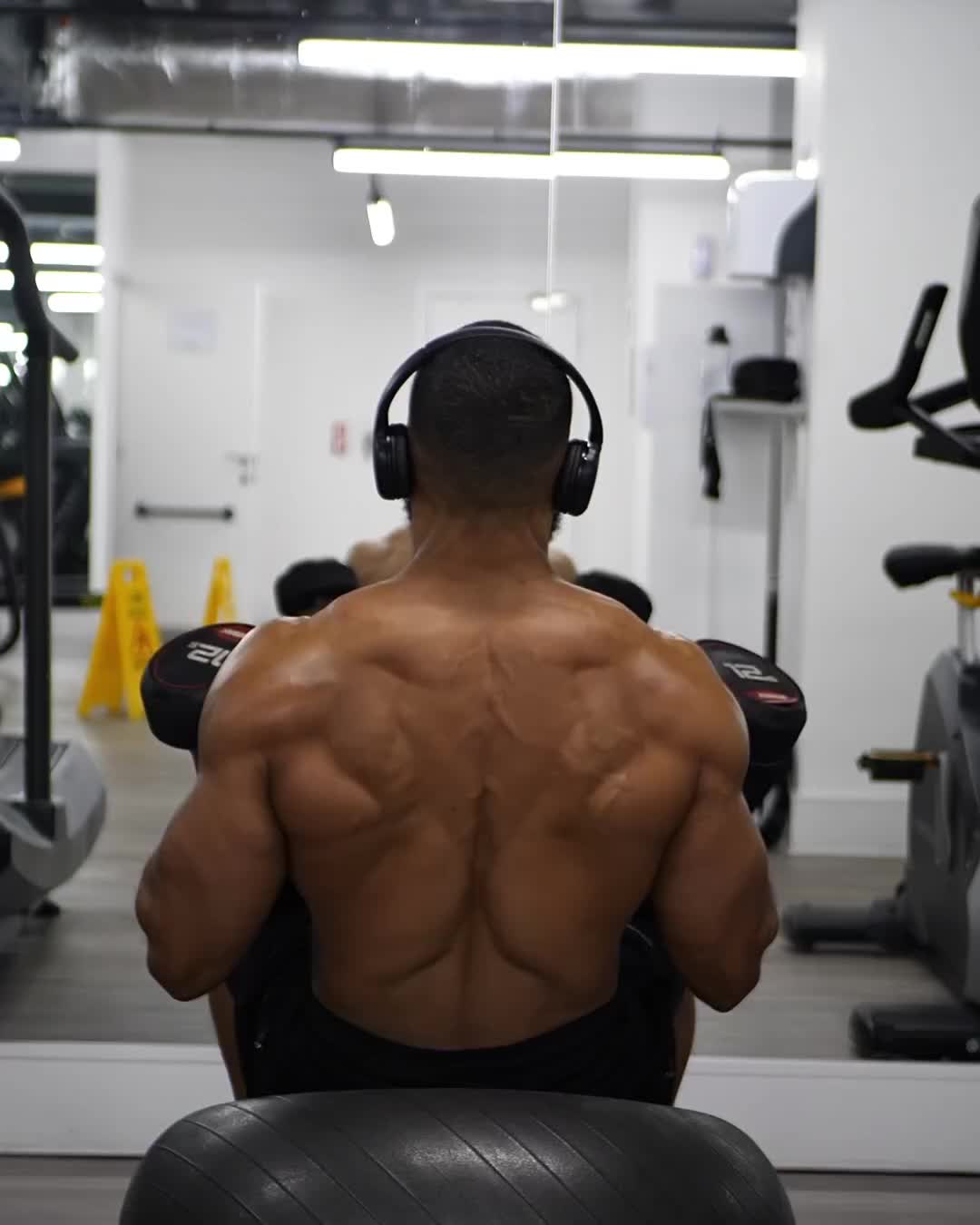 Carousel post from ph_gains.