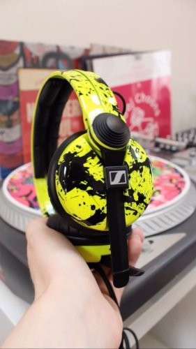 Video post from customcans_headphones.
