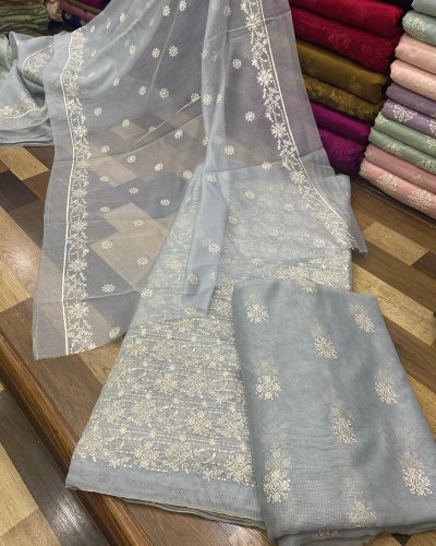 Carousel post from akbar_fabrics_.