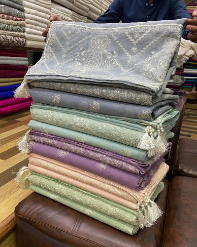 Carousel post from akbar_fabrics_.