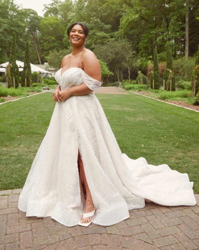 Carousel post from thecurvybridenj.