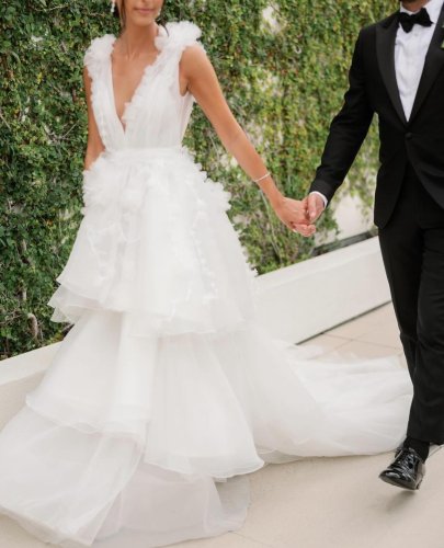 Carousel post from jolibride.