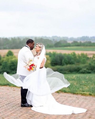 Carousel post from thecurvybridenj.