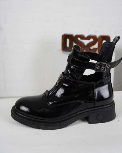 Carousel post from ossoshoes.