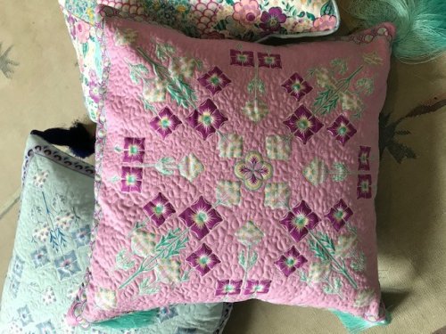 Carousel post from elephantinmyhandbag.